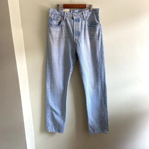 New Levi’s 501 Men Jeans 31/32 Straight Button Fly Light Wash